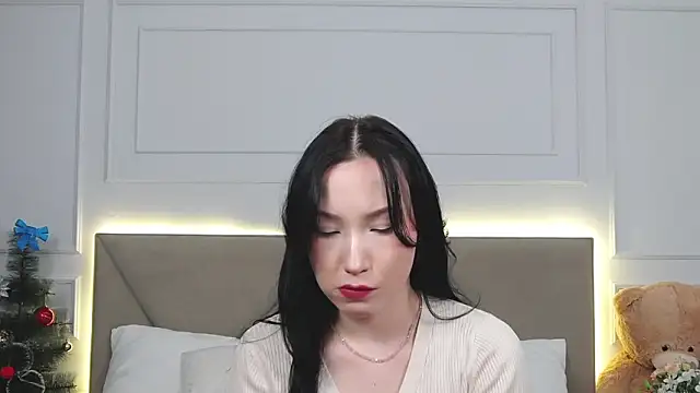 LeilaLow online show from December 29, 2024, 12:01 pm