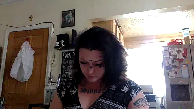 Snapshot of CurvyTrans2002 chatting on August 3, 2026, 9:40 pm CurvyTrans2002 online show from August 3, 2026, 9:40 pm