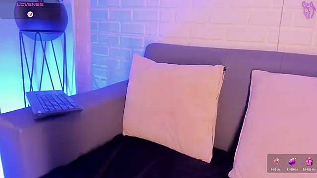 Snapshot of karina_gomez_18 chatting on February 11, 2025, 9:31 am karina gomez 18 online show from February 11, 2025, 9:31 am