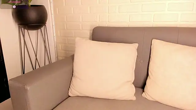 Snapshot of karina_gomez_18 chatting on March 9, 2025, 2:50 am karina gomez 18 online show from March 9, 2025, 2:50 am