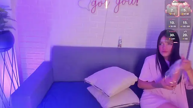 Snapshot of karina_gomez_18 chatting on September 11, 2025, 11:21 am karina gomez 18 online show from September 11, 2025, 11:21 am