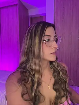 Issabela G1 online show from February 3, 2026, 1:04 am