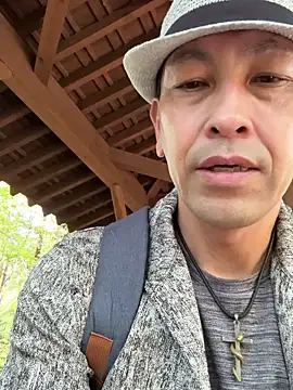 Hideen-real-face online show from October 12, 2025, 2:32 am