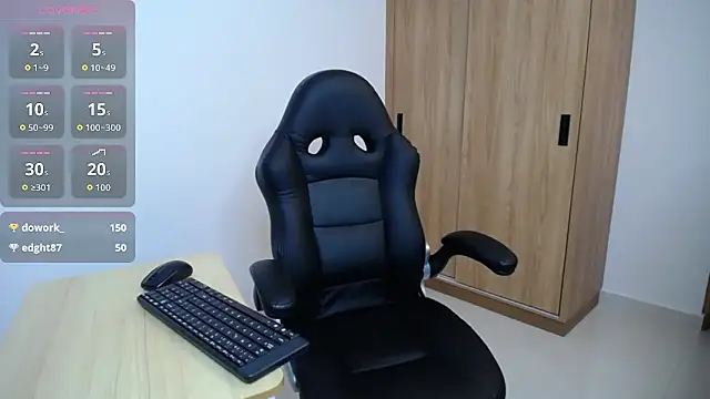 karoll marquez online show from December 5, 2025, 4:21 am