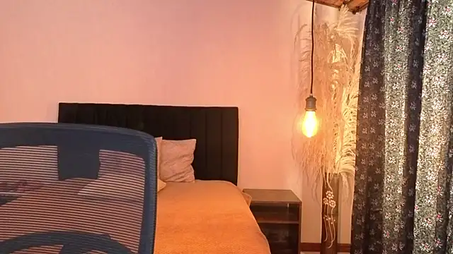 ChloeTurner  online show from April 3, 2026, 1:09 pm