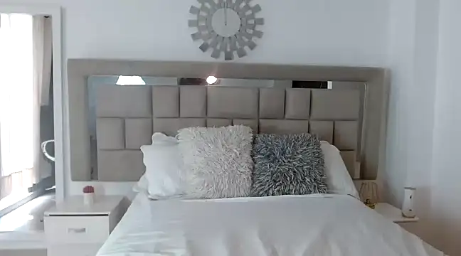 zoecruzz online show from December 18, 2024, 2:17 pm