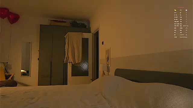 Snapshot of emmsee chatting on February 21, 2026, 6:42 pm emmsee online show from February 21, 2026, 6:42 pm