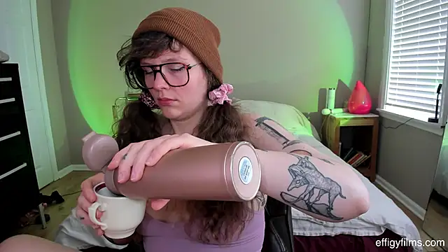 Snapshot of DelugeDuvall chatting on February 27, 2025, 9:04 pm DelugeDuvall online show from February 27, 2025, 9:04 pm