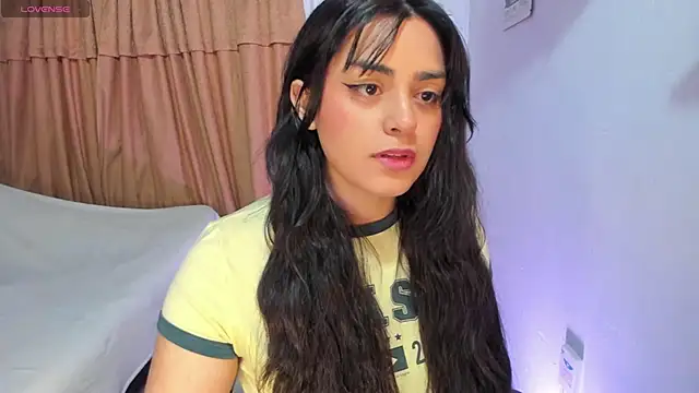 Snapshot of _laina_ chatting on March 23, 2025, 5:00 am laina online show from March 23, 2025, 5:00 am