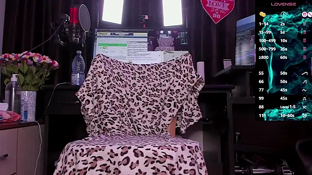 Raissa sky26 online show from October 23, 2025, 2:33 am