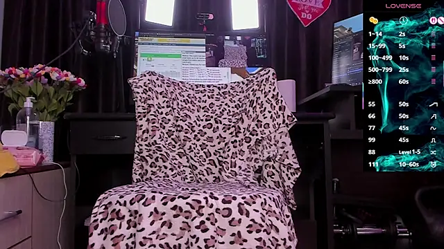 Raissa sky26 online show from November 9, 2025, 3:38 am