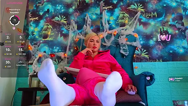 Snapshot of Snow_Goddess chatting on October 17, 2025, 4:26 am Snow Goddess online show from October 17, 2025, 4:26 am