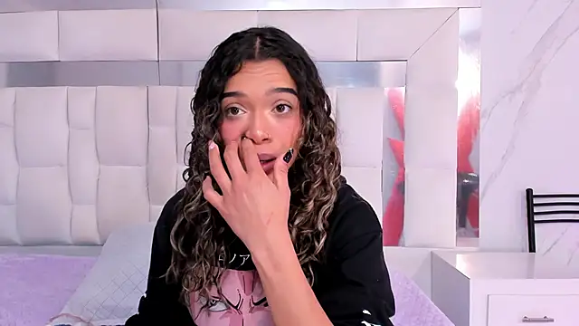 BritneyCollins online show from October 7, 2025, 12:02 pm