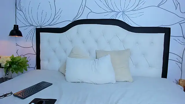 margot smith  online show from January 23, 2025, 12:41 pm