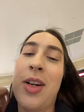 Holly Play online show from November 23, 2025, 12:05 pm