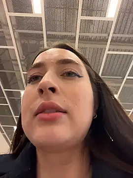 Holly Play online show from January 5, 2026, 5:27 pm