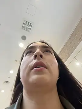 Holly Play online show from April 3, 2026, 12:03 pm