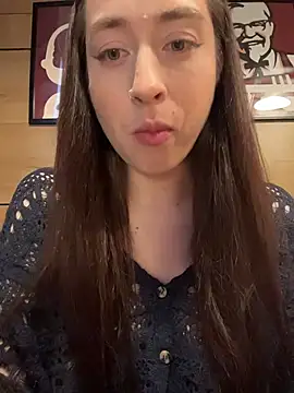 Snapshot of Holly_Play chatting on May 30, 2026, 10:01 am Holly Play online show from May 30, 2026, 10:01 am