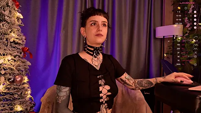 Snapshot of MichaellaMoon chatting on December 22, 2024, 2:49 am MichaellaMoon online show from December 22, 2024, 2:49 am