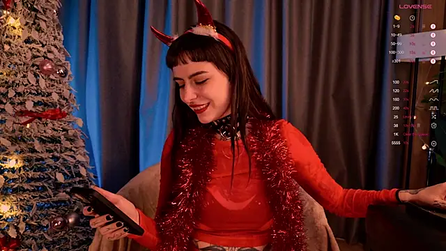 Snapshot of MichaellaMoon chatting on December 31, 2024, 11:06 pm MichaellaMoon online show from December 31, 2024, 11:06 pm