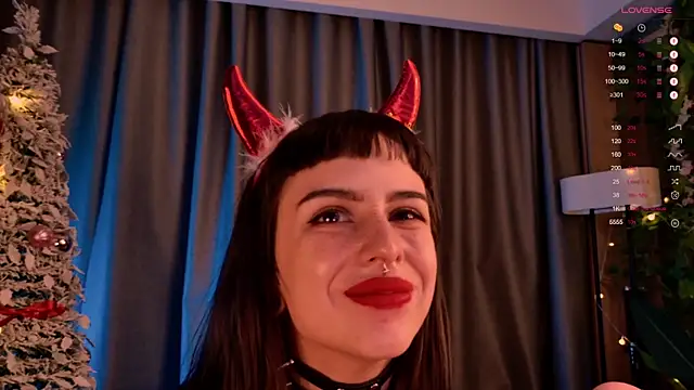 Snapshot of MichaellaMoon chatting on January 1, 2025, 2:19 am MichaellaMoon online show from January 1, 2025, 2:19 am