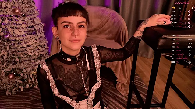 Snapshot of MichaellaMoon chatting on January 5, 2025, 12:52 am MichaellaMoon online show from January 5, 2025, 12:52 am