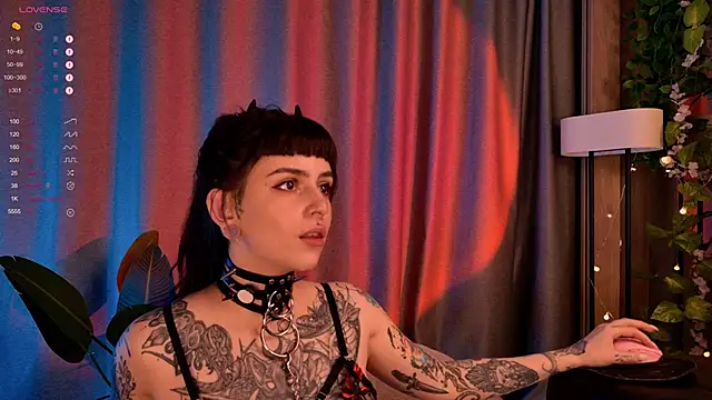 Snapshot of MichaellaMoon chatting on January 18, 2025, 12:13 am MichaellaMoon online show from January 18, 2025, 12:13 am