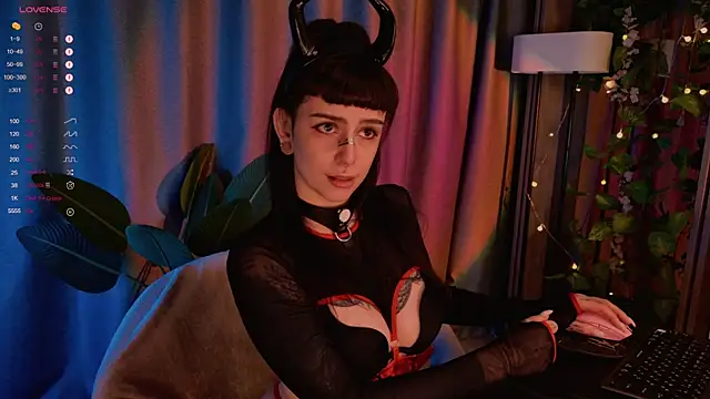 Snapshot of MichaellaMoon chatting on January 26, 2025, 10:35 pm MichaellaMoon online show from January 26, 2025, 10:35 pm