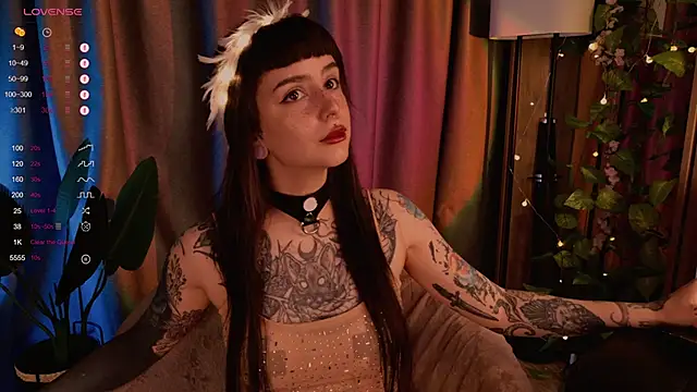 Snapshot of MichaellaMoon chatting on January 30, 2025, 7:37 pm MichaellaMoon online show from January 30, 2025, 7:37 pm