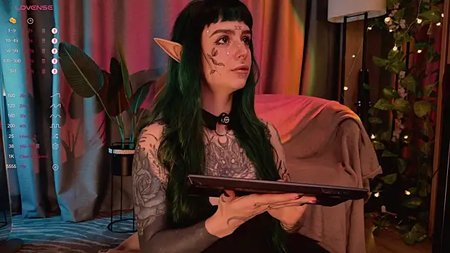 Snapshot of MichaellaMoon chatting on February 2, 2025, 5:10 am MichaellaMoon online show from February 2, 2025, 5:10 am