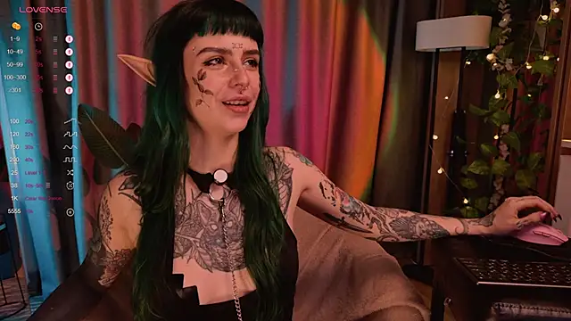 Snapshot of MichaellaMoon chatting on February 2, 2025, 11:30 am MichaellaMoon online show from February 2, 2025, 11:30 am