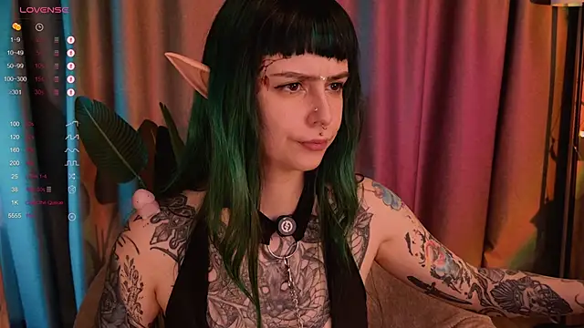 Snapshot of MichaellaMoon chatting on February 3, 2025, 8:46 am MichaellaMoon online show from February 3, 2025, 8:46 am