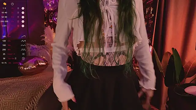 Snapshot of MichaellaMoon chatting on February 13, 2025, 4:43 am MichaellaMoon online show from February 13, 2025, 4:43 am