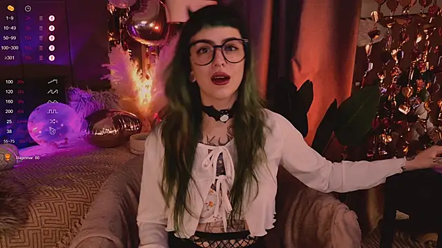 Snapshot of MichaellaMoon chatting on February 14, 2025, 8:59 pm MichaellaMoon online show from February 14, 2025, 8:59 pm