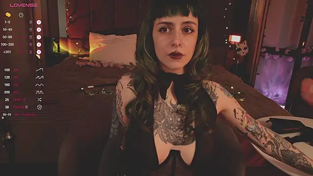 Snapshot of MichaellaMoon chatting on February 21, 2025, 4:05 pm MichaellaMoon online show from February 21, 2025, 4:05 pm