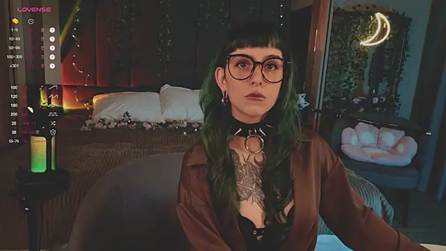 Snapshot of MichaellaMoon chatting on March 7, 2025, 3:49 pm MichaellaMoon online show from March 7, 2025, 3:49 pm