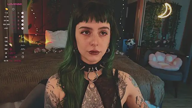 Snapshot of MichaellaMoon chatting on March 8, 2025, 12:09 pm MichaellaMoon online show from March 8, 2025, 12:09 pm