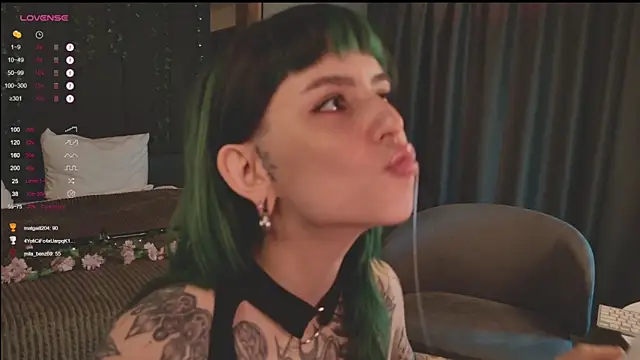 Snapshot of MichaellaMoon chatting on March 16, 2025, 1:38 pm MichaellaMoon online show from March 16, 2025, 1:38 pm