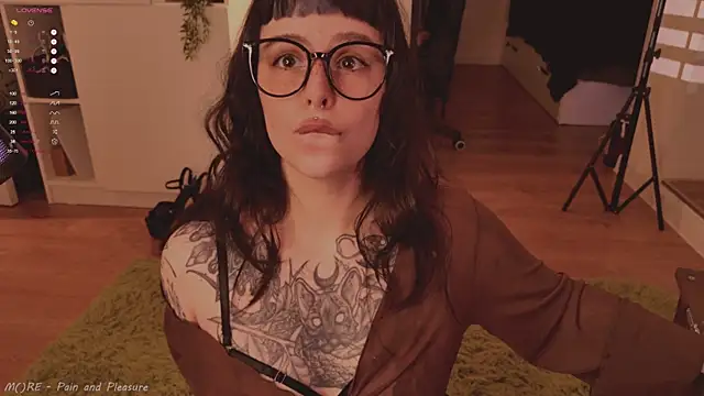 Snapshot of MichaellaMoon chatting on September 27, 2025, 6:57 pm MichaellaMoon online show from September 27, 2025, 6:57 pm