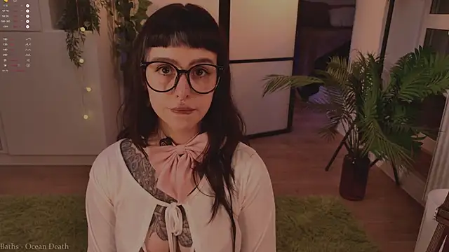 Snapshot of MichaellaMoon chatting on November 13, 2025, 4:39 pm MichaellaMoon online show from November 13, 2025, 4:39 pm