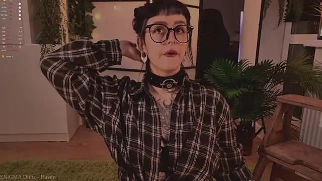 Snapshot of MichaellaMoon chatting on November 15, 2025, 4:36 pm MichaellaMoon online show from November 15, 2025, 4:36 pm