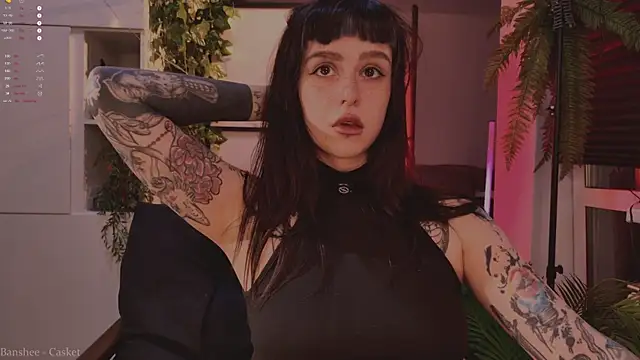 Snapshot of MichaellaMoon chatting on November 21, 2025, 6:50 pm MichaellaMoon online show from November 21, 2025, 6:50 pm