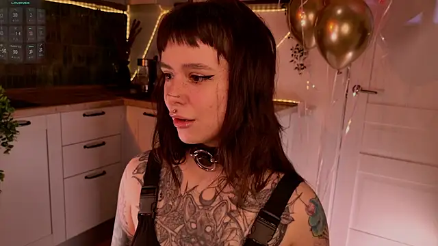 MichaellaMoon online show from April 24, 2026, 3:25 pm