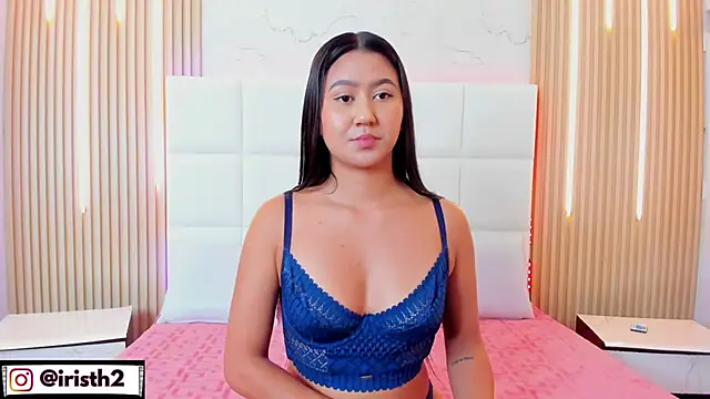 Snapshot of Iris_Thompson_ chatting on October 25, 2025, 4:42 am Iris Thompson online show from October 25, 2025, 4:42 am