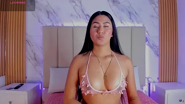 Iris Thompson  online show from March 7, 2026, 12:40 am