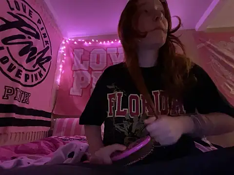 Snapshot of gingerbabe18 chatting on December 19, 2025, 11:23 pm gingerbabe18 online show from December 19, 2025, 11:23 pm