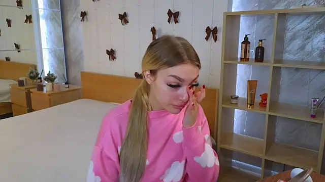 Snapshot of Ella_Milla chatting on December 26, 2024, 5:26 am Ella Milla online show from December 26, 2024, 5:26 am