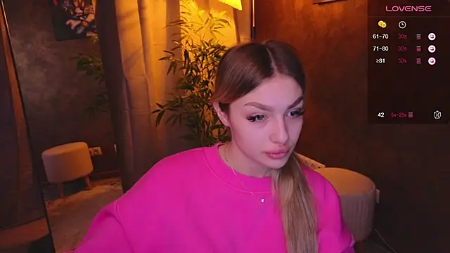 Snapshot of Ella_Milla chatting on January 5, 2025, 5:30 am Ella Milla online show from January 5, 2025, 5:30 am