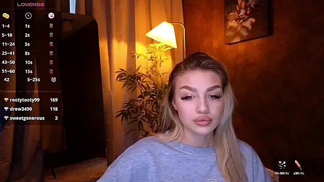 Snapshot of Ella_Milla chatting on January 8, 2025, 8:49 am Ella Milla online show from January 8, 2025, 8:49 am