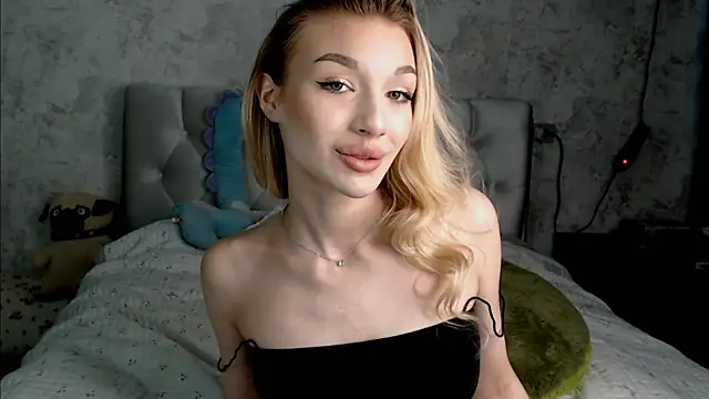 Snapshot of Ella_Milla chatting on May 20, 2026, 1:39 pm Ella Milla online show from May 20, 2026, 1:39 pm